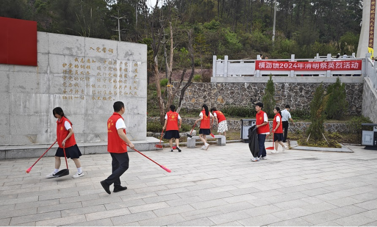 祭英烈傳紅色基因，擔(dān)使命踐行復(fù)興夢——惠州理工學(xué)校開展清明祭英烈活動459.png